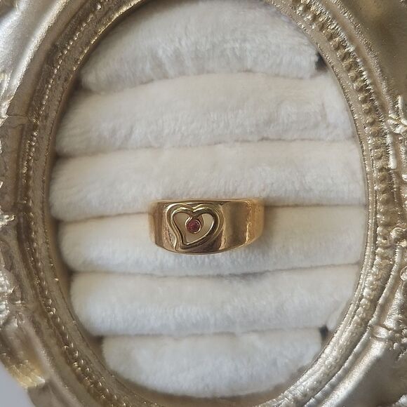 AVON Vintage Gold Tone Silhouette Heart Ring - Picture 1 of 5